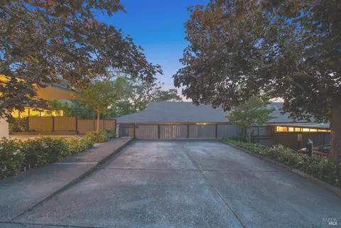 28 Elan Way, Napa, CA 94559