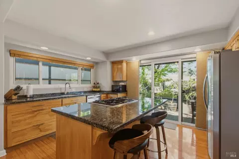 28 Elan Way, Napa, CA 94559