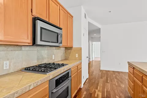 Kitchen - 180 Johnson St, Windsor, CA 95492 photo 5 of 6