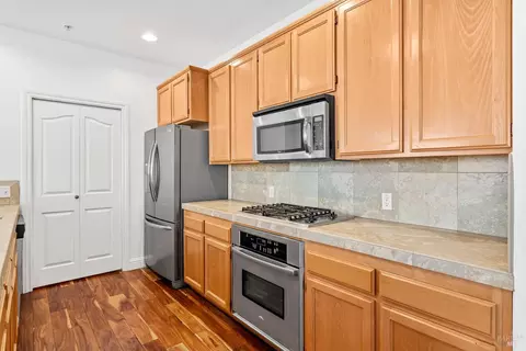 Kitchen - 180 Johnson St, Windsor, CA 95492 photo 4 of 6