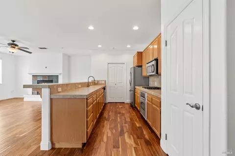Kitchen - 180 Johnson St, Windsor, CA 95492 photo 2 of 6