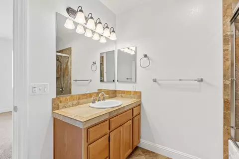Bath - 180 Johnson St, Windsor, CA 95492 photo 3 of 3