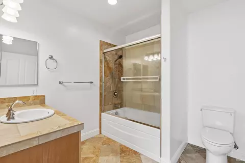 Bath - 180 Johnson St, Windsor, CA 95492 photo 2 of 3