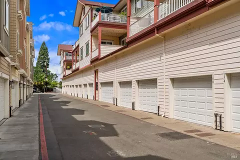 Exterior - 180 Johnson St, Windsor, CA 95492 photo 4 of 5