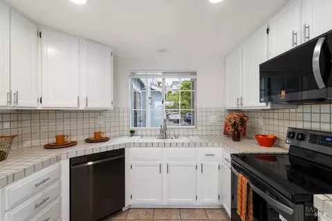 Kitchen - 311 Stinson St #5, Vallejo, CA 94591 photo 1 of 4