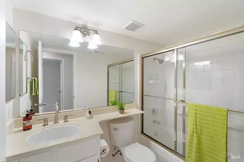 Bath - 311 Stinson St #5, Vallejo, CA 94591 photo 1 of 5