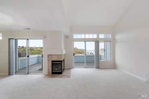 Living - 311 Stinson St #5, Vallejo, CA 94591 photo 2 of 5