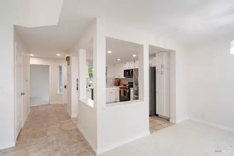 Entry Way - 311 Stinson St #5, Vallejo, CA 94591 photo 1 of 4