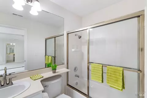 Bath - 311 Stinson St #5, Vallejo, CA 94591 photo 5 of 5
