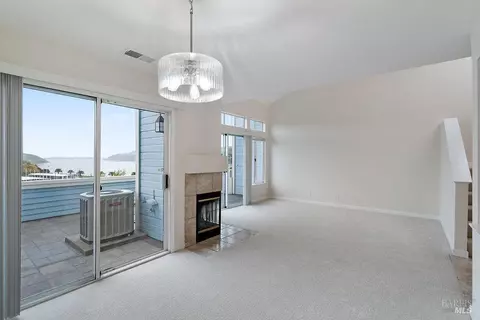 Living - 311 Stinson St #5, Vallejo, CA 94591 photo 1 of 5