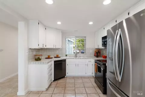 Kitchen - 311 Stinson St #5, Vallejo, CA 94591 photo 4 of 4