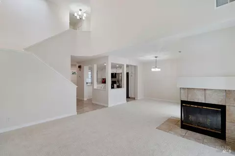 Living - 311 Stinson St #5, Vallejo, CA 94591 photo 4 of 5