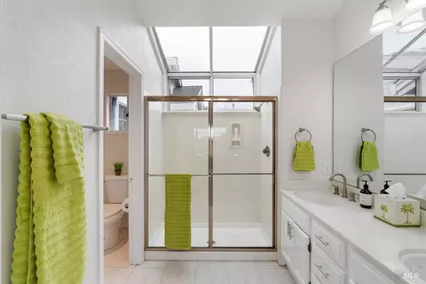 Bath - 311 Stinson St #5, Vallejo, CA 94591 photo 3 of 5