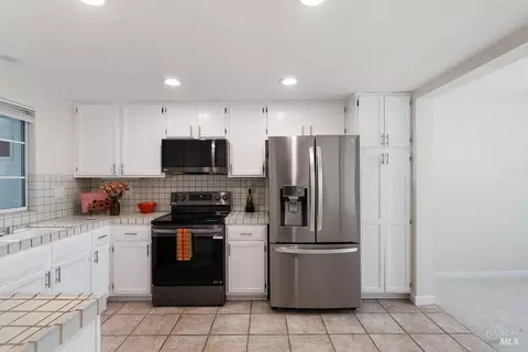 Kitchen - 311 Stinson St #5, Vallejo, CA 94591 photo 2 of 4