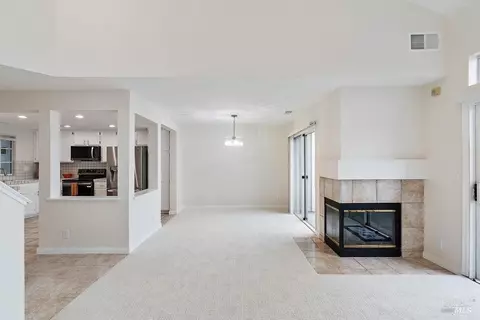 Living - 311 Stinson St #5, Vallejo, CA 94591 photo 3 of 5