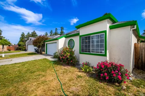 Exterior - 1926 Blossom Ct, Fairfield, CA 94533 photo 3 of 10