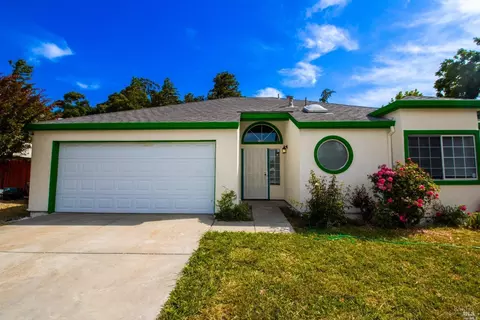 Exterior - 1926 Blossom Ct, Fairfield, CA 94533 photo 4 of 10