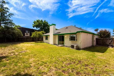 Exterior - 1926 Blossom Ct, Fairfield, CA 94533 photo 6 of 10
