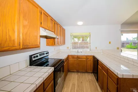 Kitchen - 1926 Blossom Ct, Fairfield, CA 94533 photo 3 of 3
