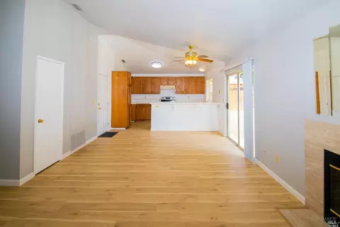 Living - 1926 Blossom Ct, Fairfield, CA 94533 photo 4 of 7