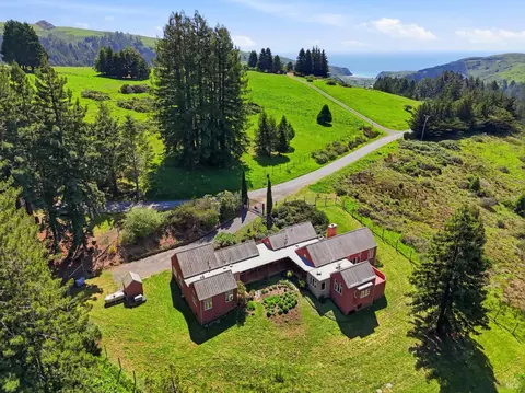 2045 Muniz Ranch Rd, Jenner, CA 95450