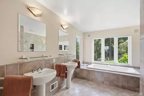 Bath - 2045 Muniz Ranch Rd, Jenner, CA 95450 photo 1 of 3