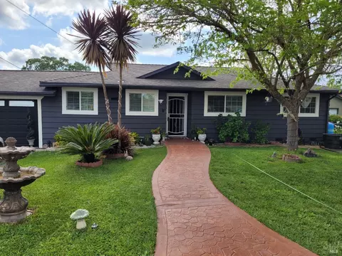 2293 W Hearn Ave, Santa Rosa, CA 95407