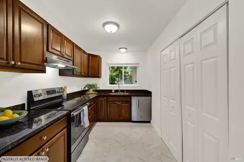 Kitchen - 229 Nautical Ct, Vallejo, CA 94591 photo 4 of 6