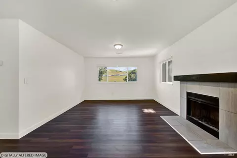 Living - 229 Nautical Ct, Vallejo, CA 94591 photo 4 of 9