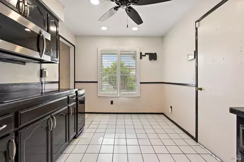 Kitchen - 959 Coventry Ln, Fairfield, CA 94533 photo 4 of 4