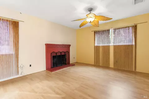 Living - 959 Coventry Ln, Fairfield, CA 94533 photo 1 of 6