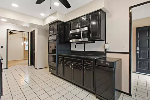 Kitchen - 959 Coventry Ln, Fairfield, CA 94533 photo 3 of 4