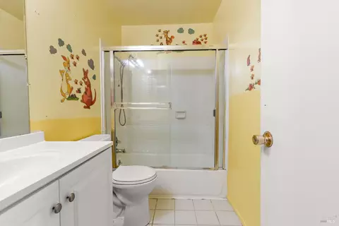 Bath - 959 Coventry Ln, Fairfield, CA 94533 photo 3 of 3