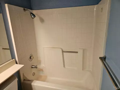 Bath - 2454 E Atlantic Ave, Fairfield, CA 94533 photo 2 of 7