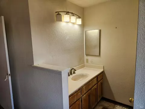 Bath - 2454 E Atlantic Ave, Fairfield, CA 94533 photo 4 of 7