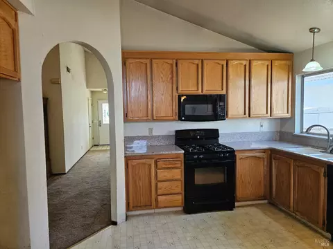 Entry Way - 2454 E Atlantic Ave, Fairfield, CA 94533 photo 1 of 3
