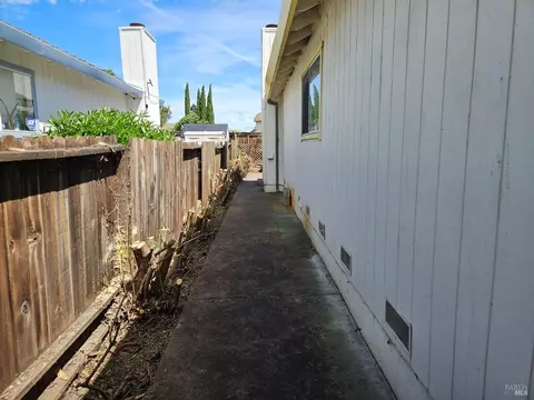 Exterior - 2454 E Atlantic Ave, Fairfield, CA 94533 photo 9 of 10
