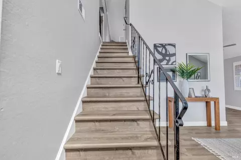 Entry Way - 156 Stanford Dr, Vallejo, CA 94589 photo 2 of 4