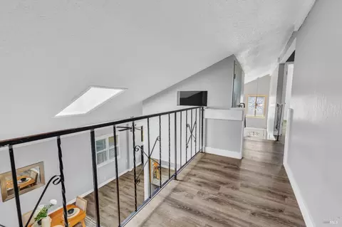 Entry Way - 156 Stanford Dr, Vallejo, CA 94589 photo 4 of 4