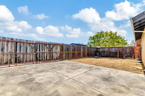 Exterior - 156 Stanford Dr, Vallejo, CA 94589 photo 2 of 7