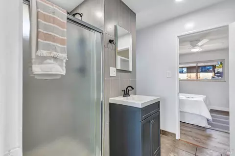 Bath - 156 Stanford Dr, Vallejo, CA 94589 photo 4 of 8