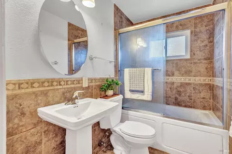 Bath - 156 Stanford Dr, Vallejo, CA 94589 photo 1 of 8