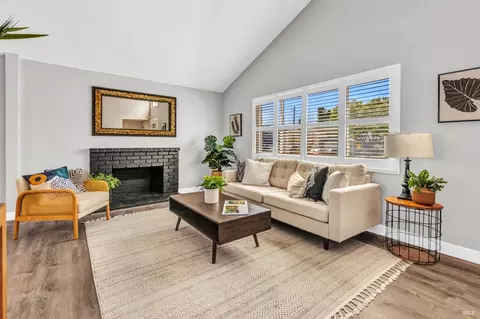 Living - 156 Stanford Dr, Vallejo, CA 94589 photo 2 of 3