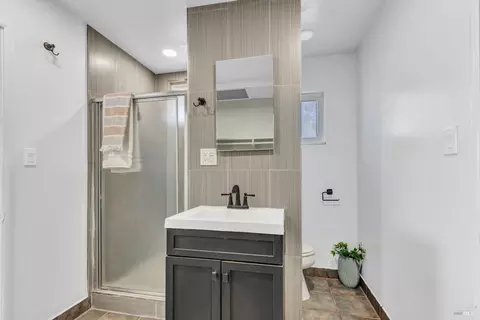 Bath - 156 Stanford Dr, Vallejo, CA 94589 photo 5 of 8