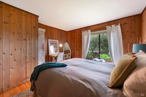 Bedroom - 20850 Highway 1, Jenner, CA 95450 photo 2 of 5