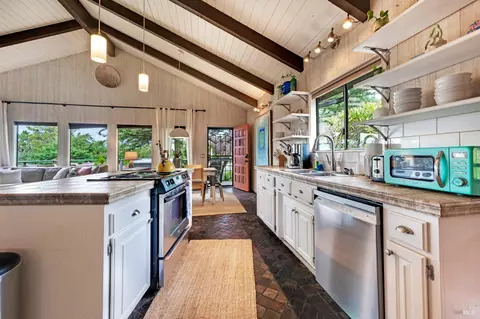Kitchen - 20850 Highway 1, Jenner, CA 95450 photo 3 of 4