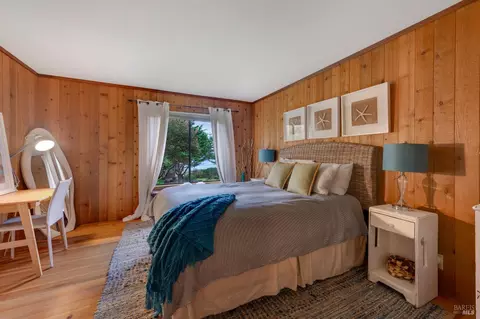 Bedroom - 20850 Highway 1, Jenner, CA 95450 photo 1 of 5