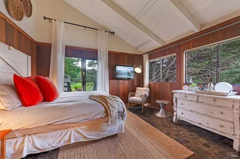 Bedroom - 20850 Highway 1, Jenner, CA 95450 photo 5 of 5