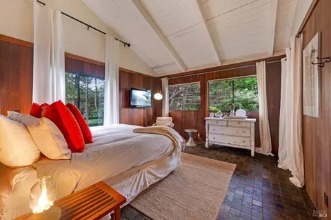 Bedroom - 20850 Highway 1, Jenner, CA 95450 photo 4 of 5