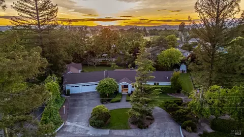 10 Oak Tree Dr, Santa Rosa, CA 95401